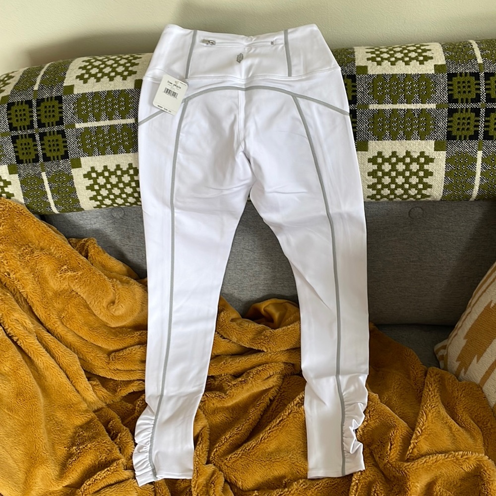 NWT White Free People white leggings with back zipper picked